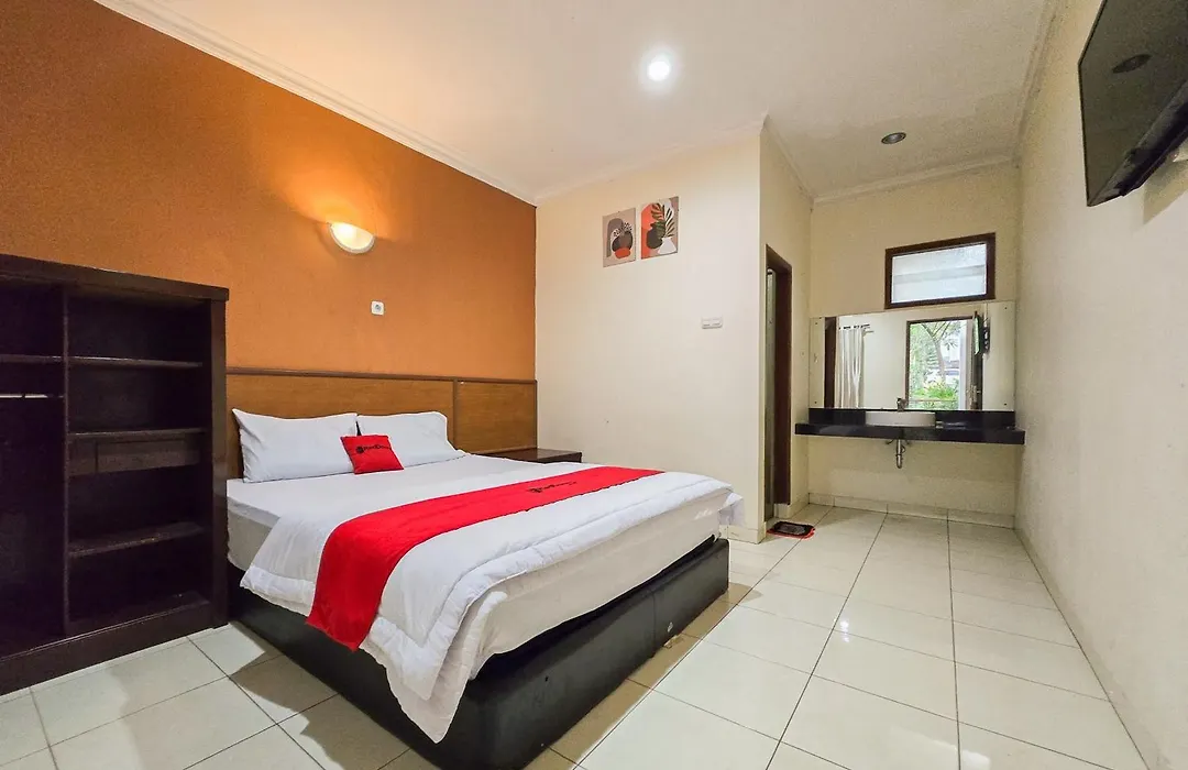 RedDoorz at Alam Hegar Cisarua Puncak-1